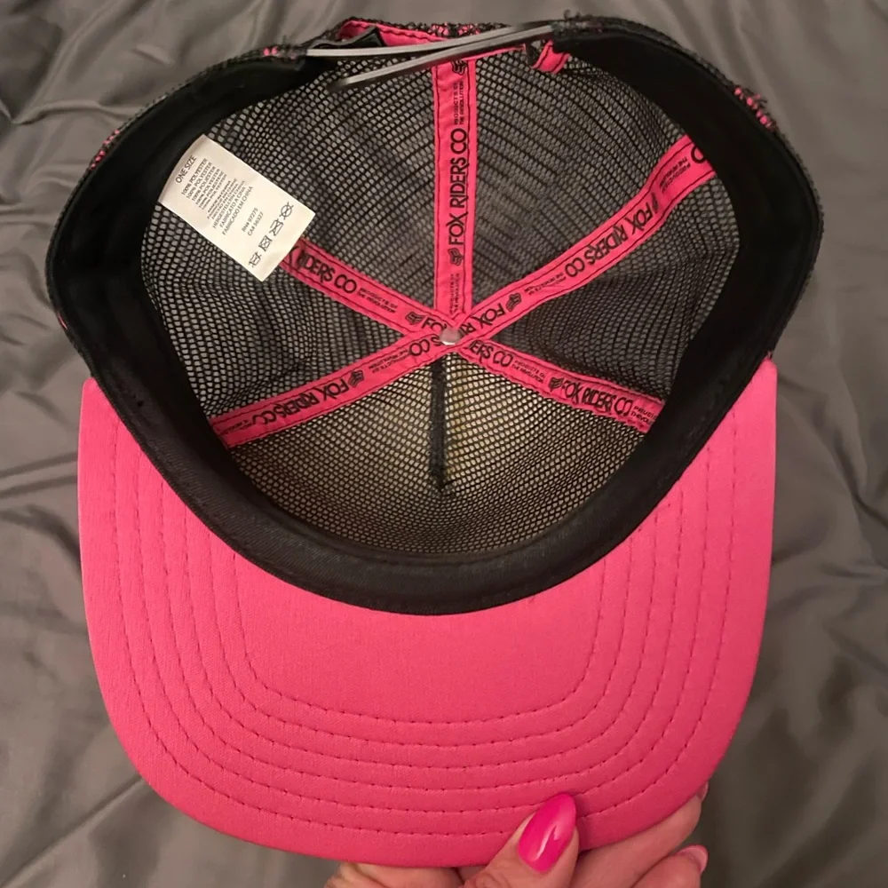 Fox women’s Black and Pink Logo Hat - Picture 2 of 3
